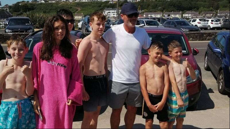 Roy Keane poses for pictures and buys ice-creams for young fans on Youghal beach Roy Keane poses for pictures and buys ice-creams for young fans on Youghal beach