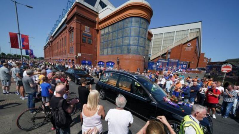 Rangers players and fans pay respects to Andy Goram at his funeral Rangers players and fans pay respects to Andy Goram at his funeral