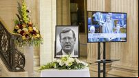 Reconvened Stormont Assembly pays tribute to peace deal architect David Trimble