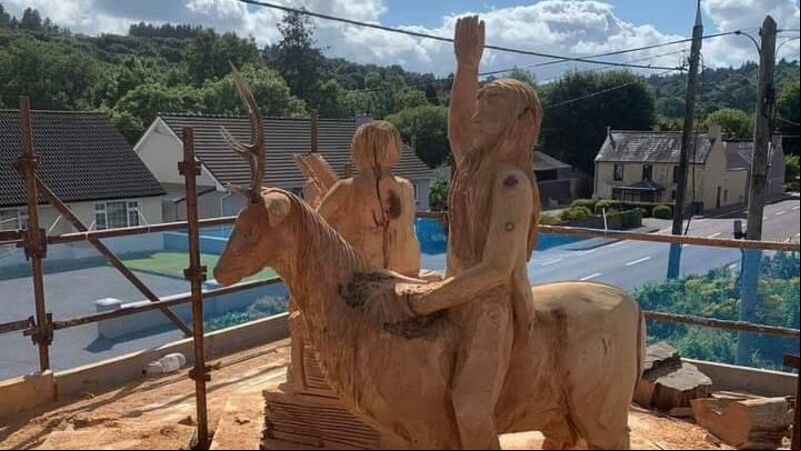 Jaw-dropping piece of art in Cork village was carved from old tree Jaw-dropping piece of art in Cork village was carved from old tree