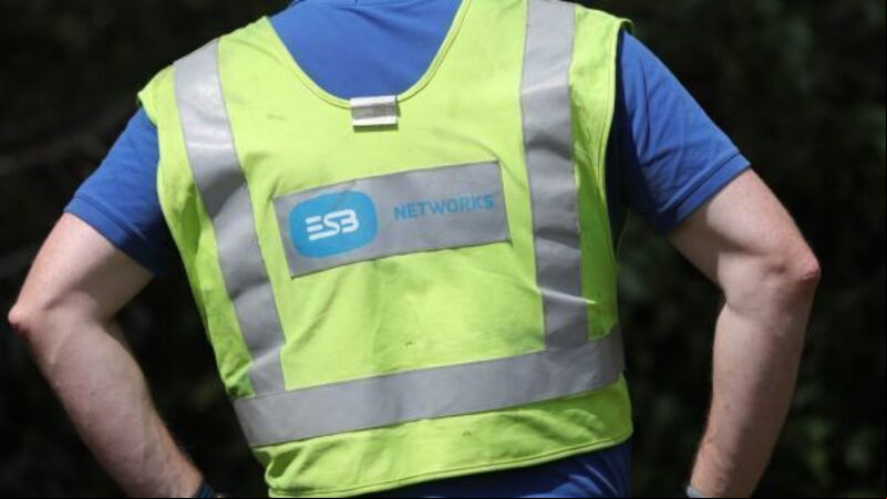 Over a thousand homes without power as weather warning in place