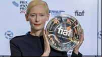 Tilda Swinton presented with award in recognition of advocacy of film heritage