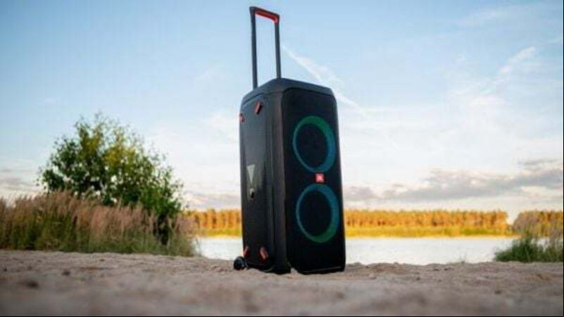 Irish tourists face hefty fines over loud music on beaches in Portugal Irish tourists face hefty fines over loud music on beaches in Portugal