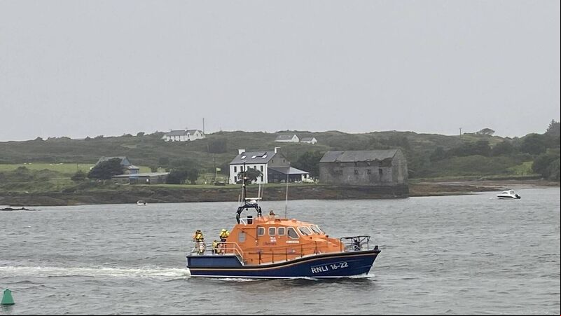 Cork RNLI crew provides medical evacuation after island visitor requires assistance Cork RNLI crew provides medical evacuation after island visitor requires assistance