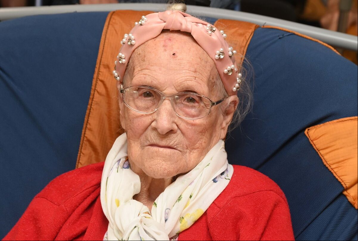Doris Bradfield enjoying the sing song. Doris Bradfield enjoying the sing song.