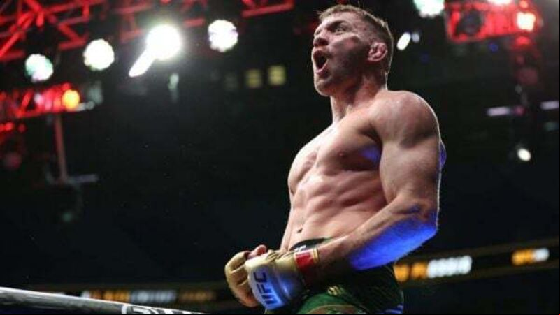 Du Plessis submits Adesanya to retain UFC middleweight title Du Plessis submits Adesanya to retain UFC middleweight title