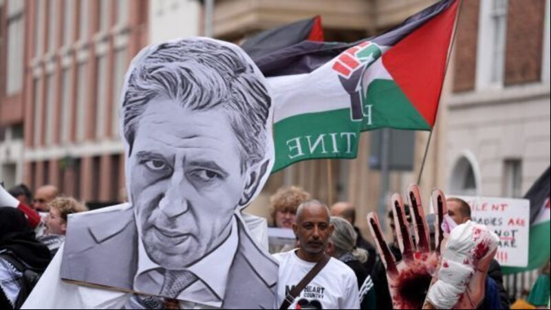 ‘Stop the genocide’: Pro-Palestine protest held outside Leinster House ‘Stop the genocide’: Pro-Palestine protest held outside Leinster House