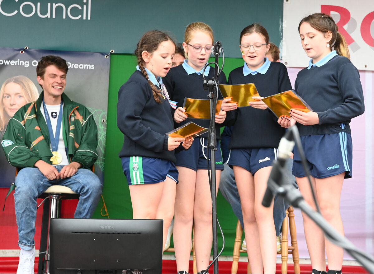 Girls from Kilcoe NS who read a poem, Ina O'Driscoll,Emma Keohane, Roisin Harte and Isabelle Hoffman to welcome home Irish Olympic rowers Paul O'Donovan, Fintan McCarthy, Aoife Casey and Emily Hegarty from Skibbereen back to the town on Sunday. Picture: Eddie O'Hare