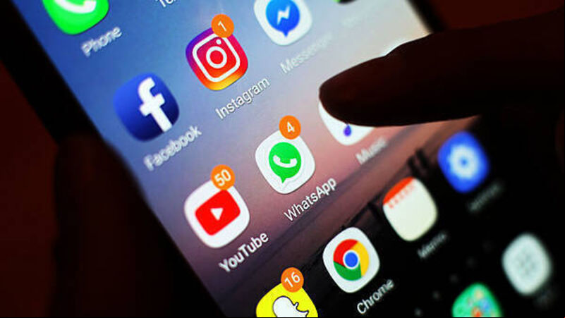 Survey reveals 70% of people spend too much time on their phone Survey reveals 70% of people spend too much time on their phone