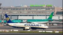 IRELAND-HEALTH-VIRUS-TRANSPORT-RYANAIR