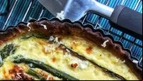 Weekend Foodie: An elegant quiche with tasty buns for the Easter weekend