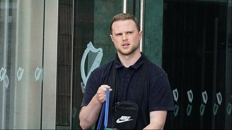Insurance man set off smoke alarm on flight to Dublin Insurance man set off smoke alarm on flight to Dublin