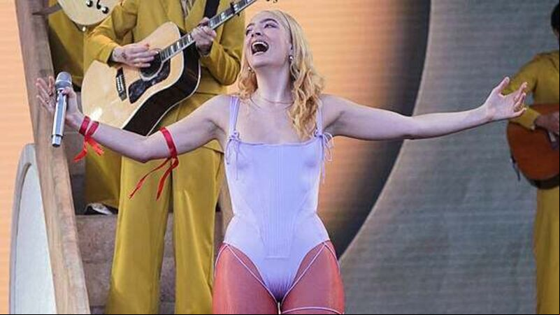 Lorde ‘pretty keen’ to ‘pull some strings’ and make Glastonbury appearance Lorde ‘pretty keen’ to ‘pull some strings’ and make Glastonbury appearance